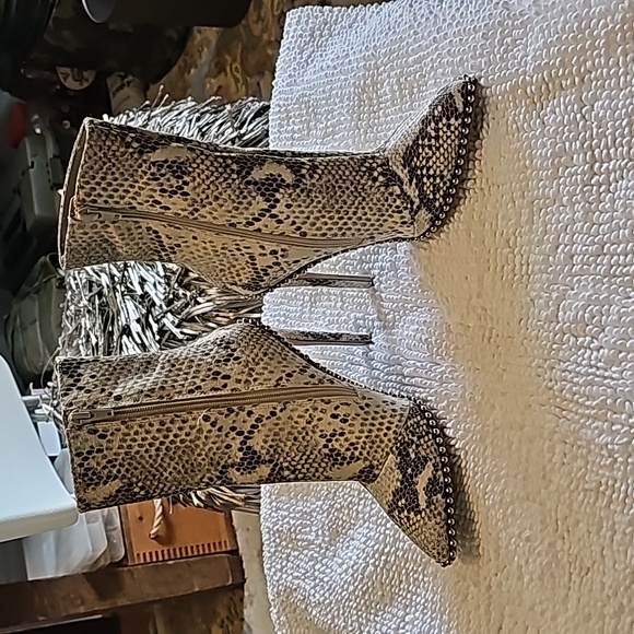 Steve Madden - Picture 1 of 8